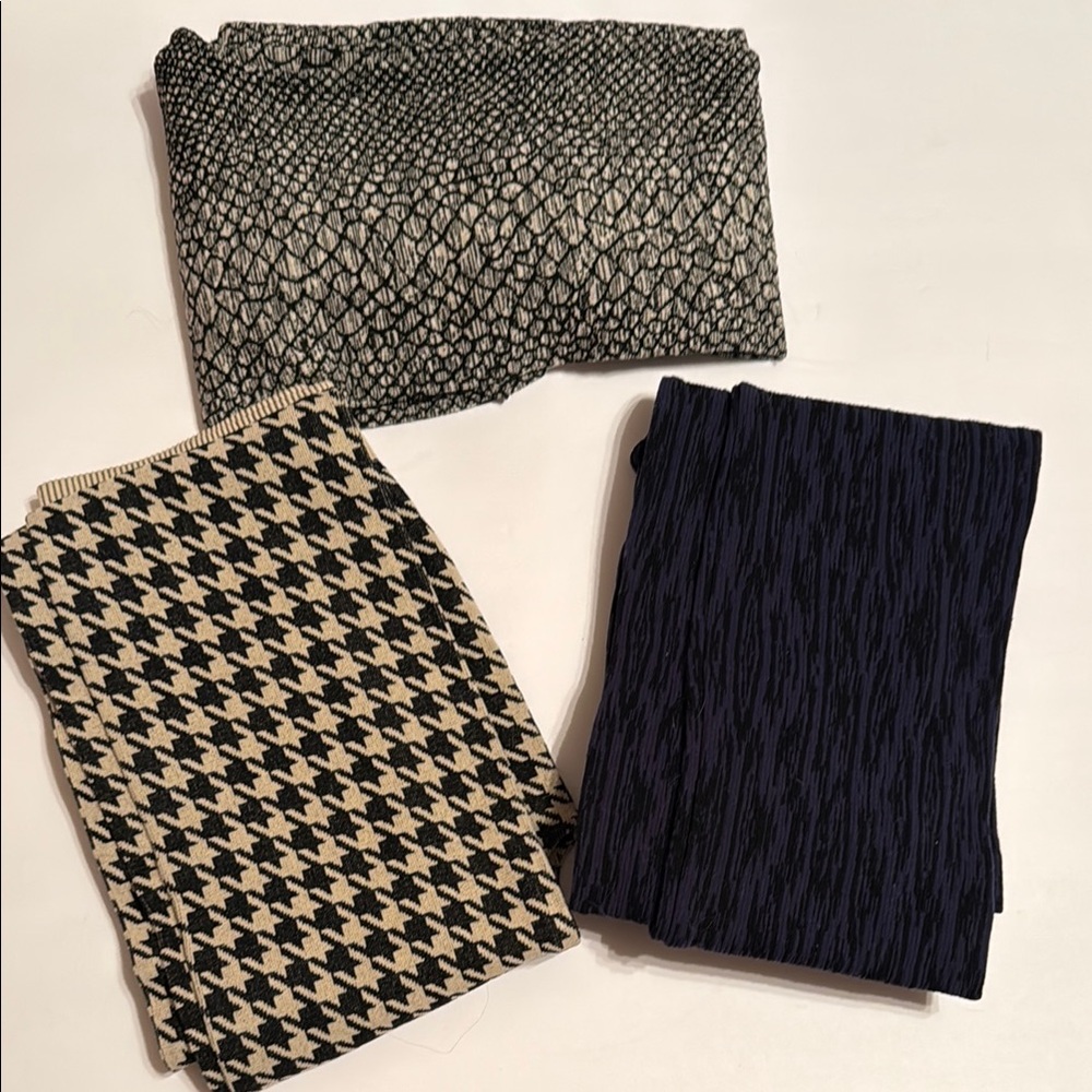 Nikibiki Lot of Three Patterned Leggings